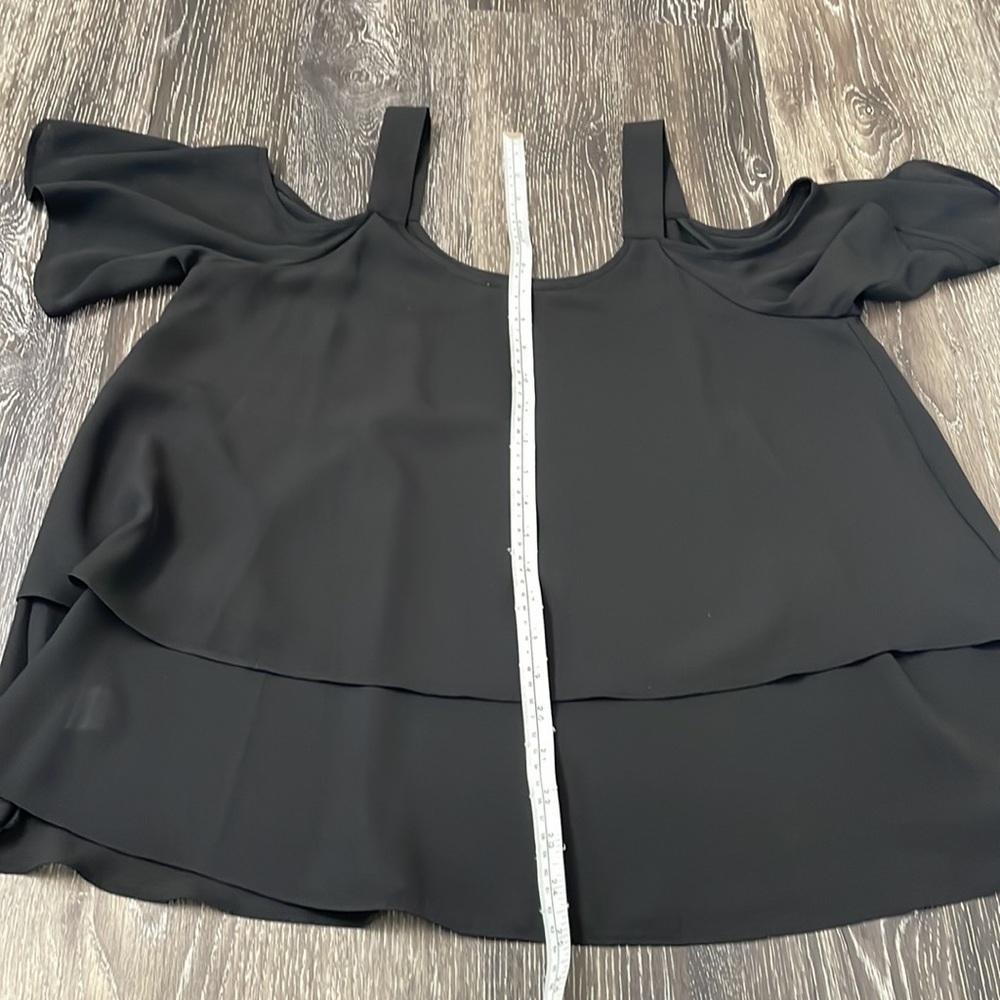 DR2 Black Cold Shoulder Ruffled Open Shoulder Top Size Small - Picture 11 of 13